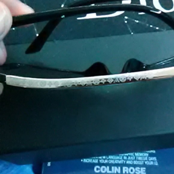 Louis Vuitton Glasses - Picture 3 of 5